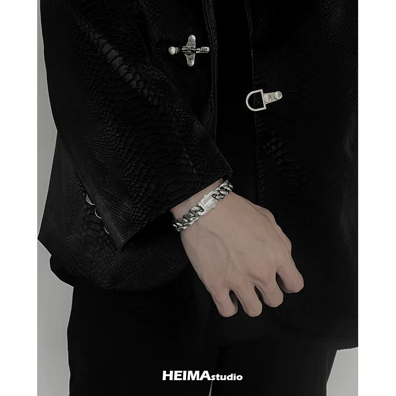 Phụ Kiện Streetwear Nam – Bí Quyết Hoàn Thiện Phong Cách Cá Tính